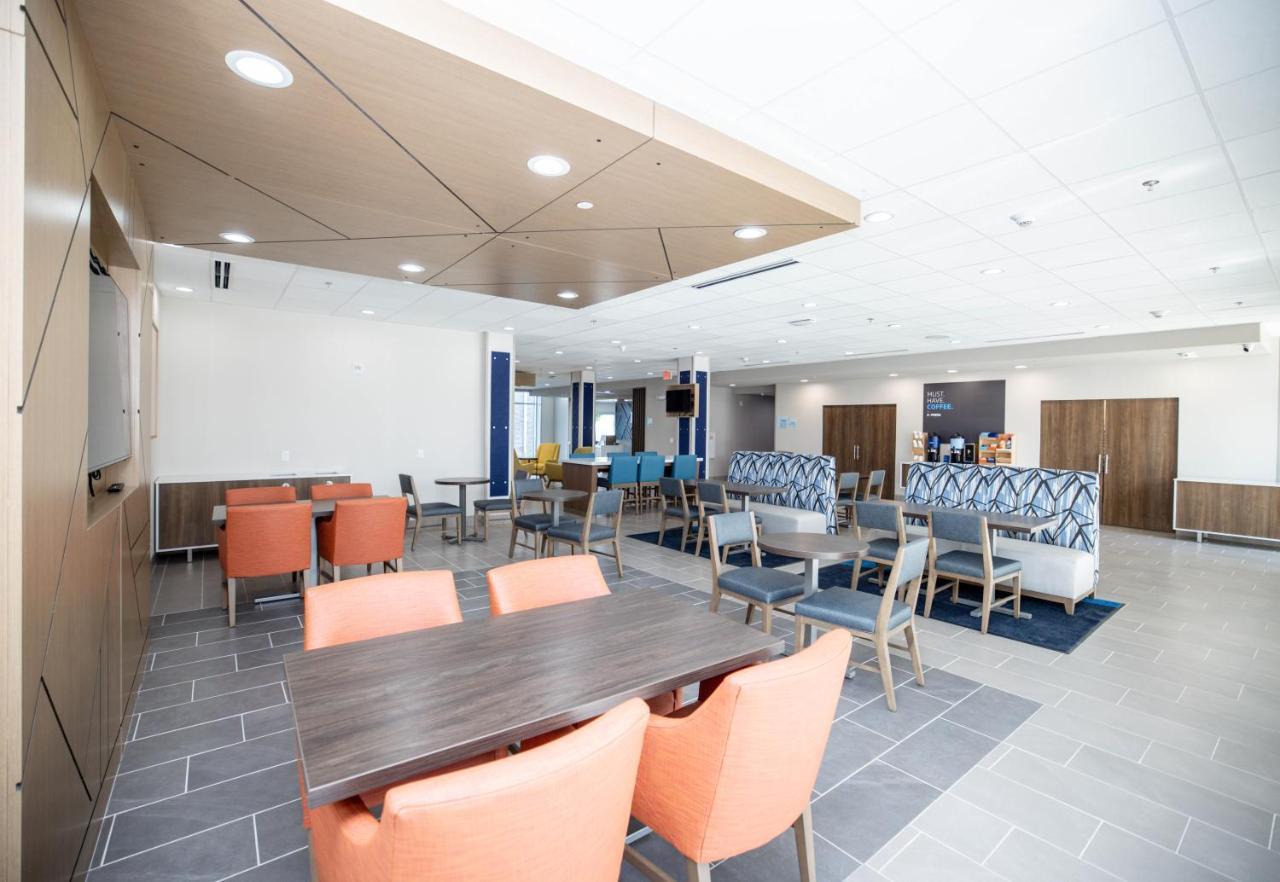 Holiday Inn Express & Suites Tampa Stadium - Airport Area By Ihg Buitenkant foto