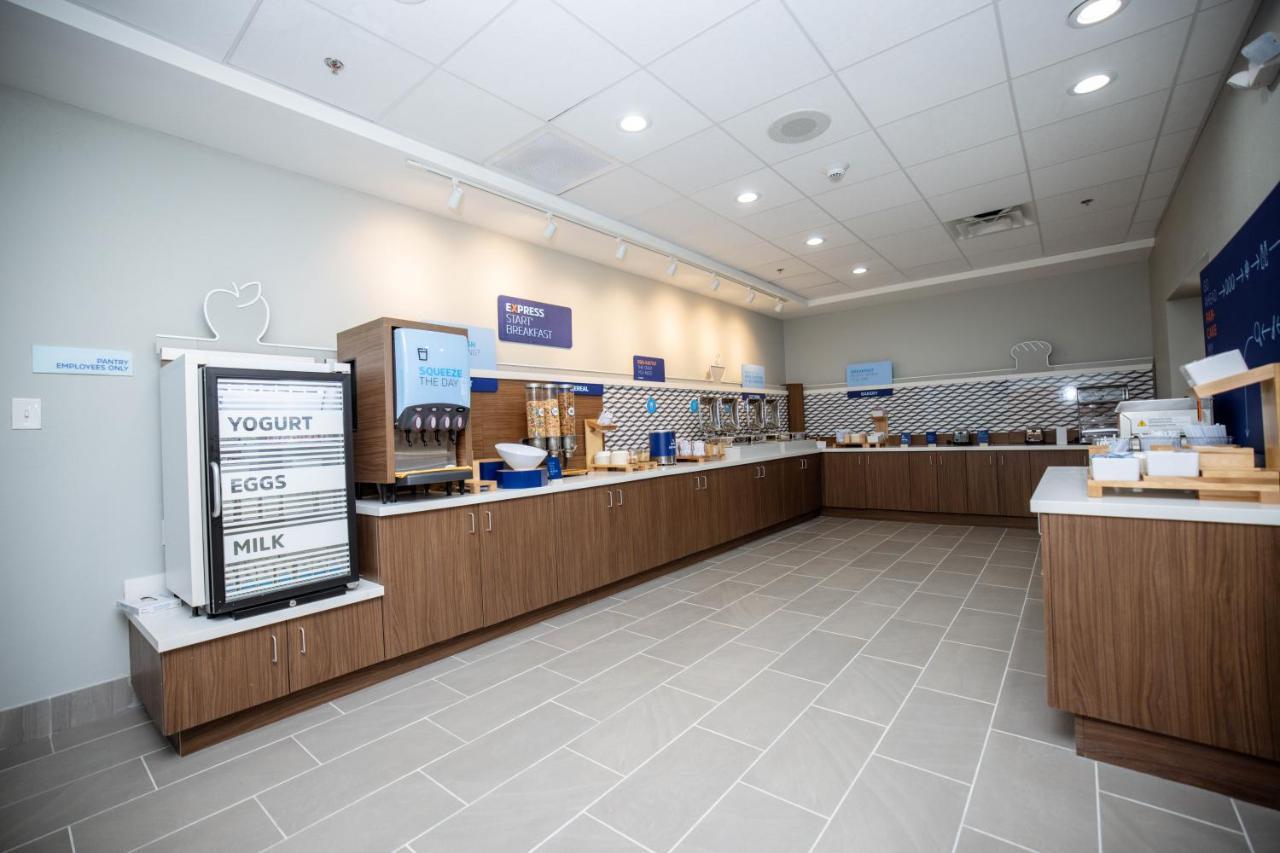Holiday Inn Express & Suites Tampa Stadium - Airport Area By Ihg Buitenkant foto
