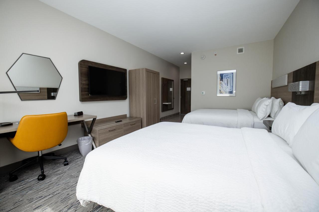 Holiday Inn Express & Suites Tampa Stadium - Airport Area By Ihg Buitenkant foto