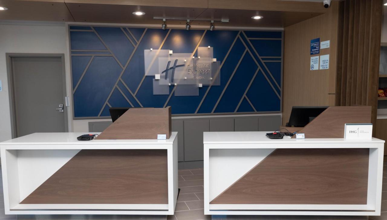 Holiday Inn Express & Suites Tampa Stadium - Airport Area By Ihg Buitenkant foto