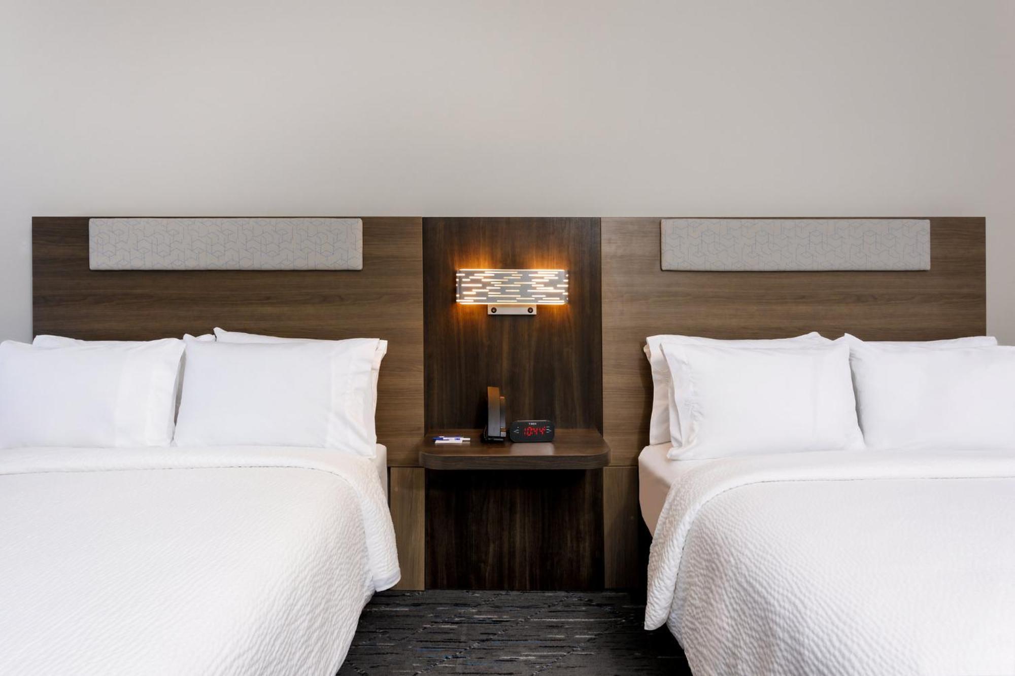 Holiday Inn Express & Suites Tampa Stadium - Airport Area By Ihg Buitenkant foto
