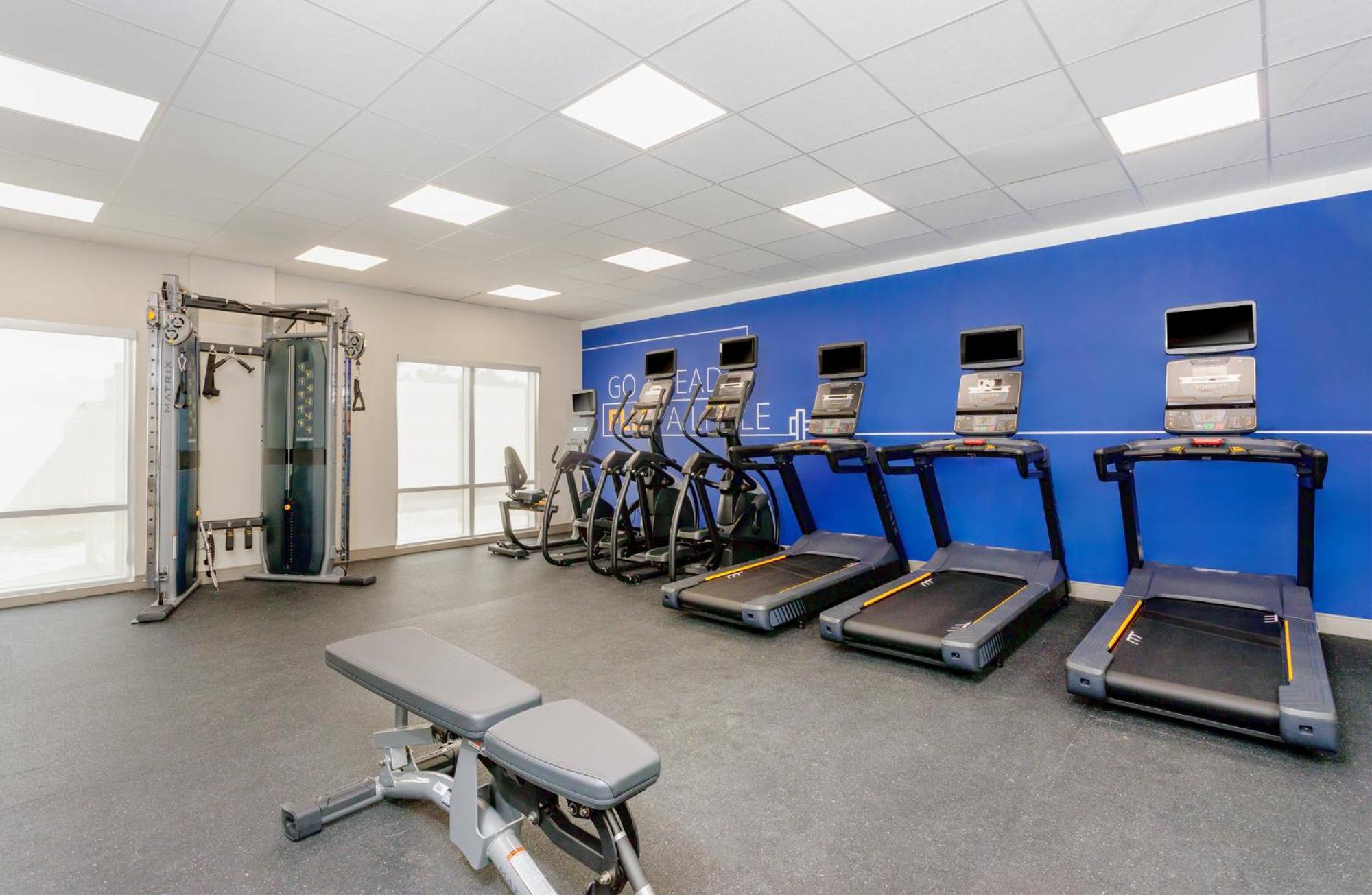 Holiday Inn Express & Suites Tampa Stadium - Airport Area By Ihg Buitenkant foto