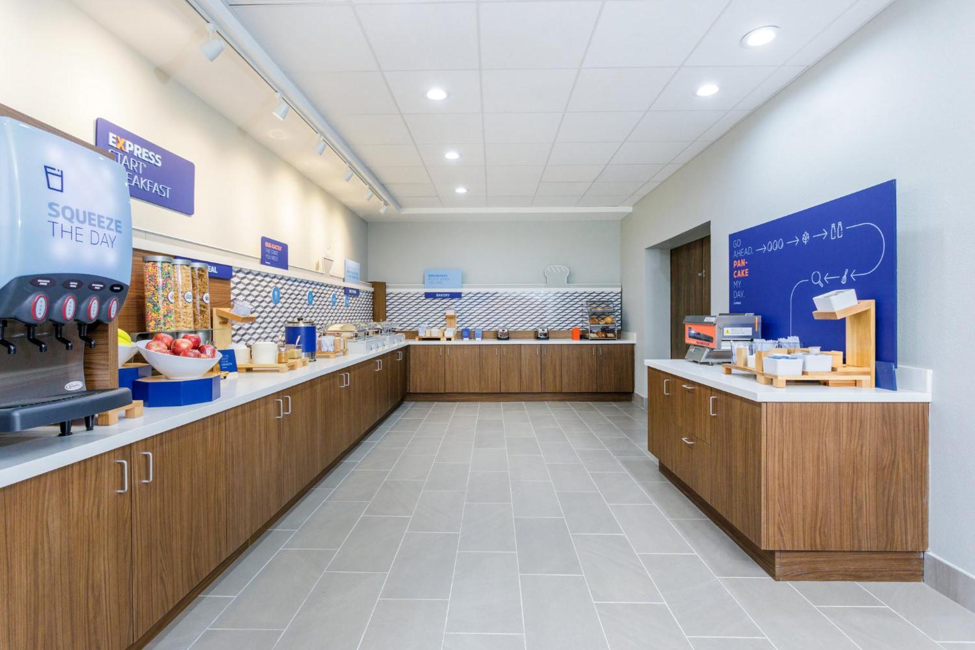 Holiday Inn Express & Suites Tampa Stadium - Airport Area By Ihg Buitenkant foto