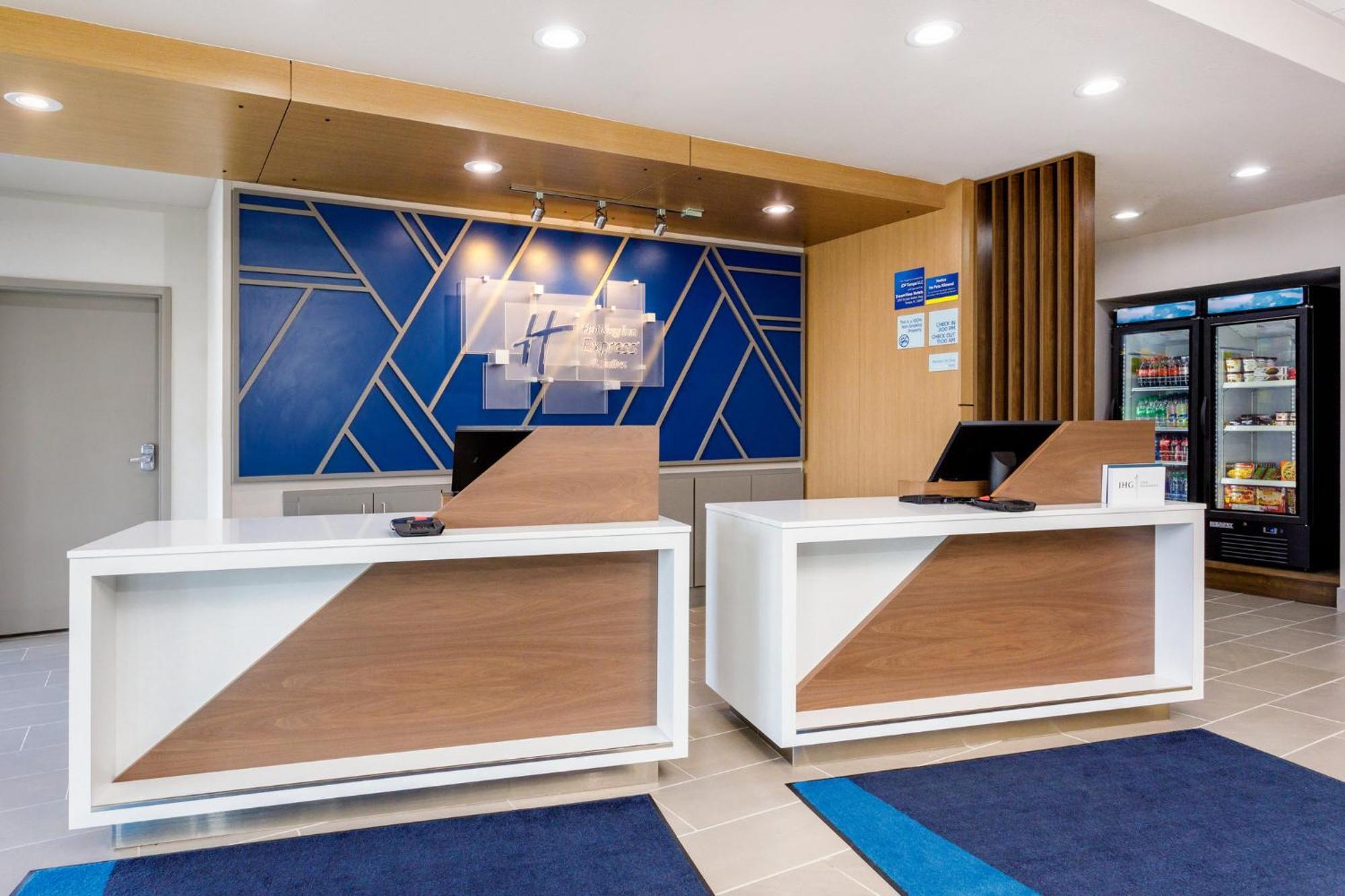 Holiday Inn Express & Suites Tampa Stadium - Airport Area By Ihg Buitenkant foto