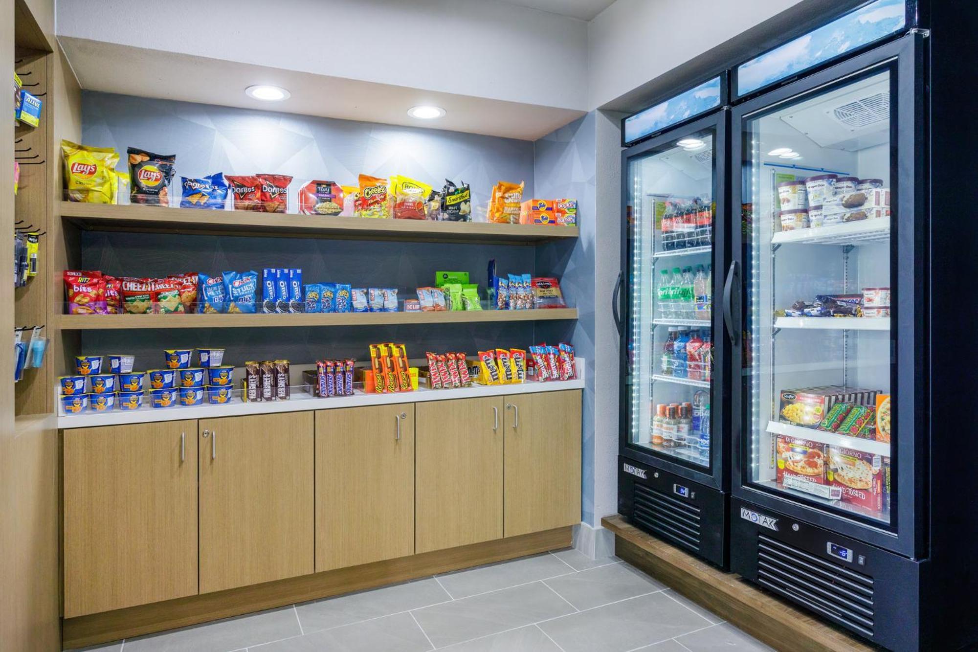 Holiday Inn Express & Suites Tampa Stadium - Airport Area By Ihg Buitenkant foto