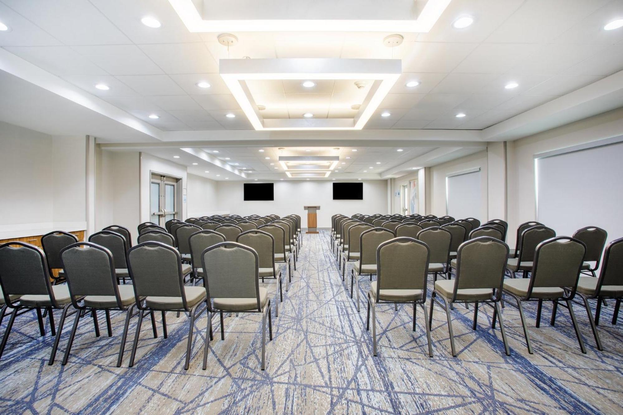 Holiday Inn Express & Suites Tampa Stadium - Airport Area By Ihg Buitenkant foto