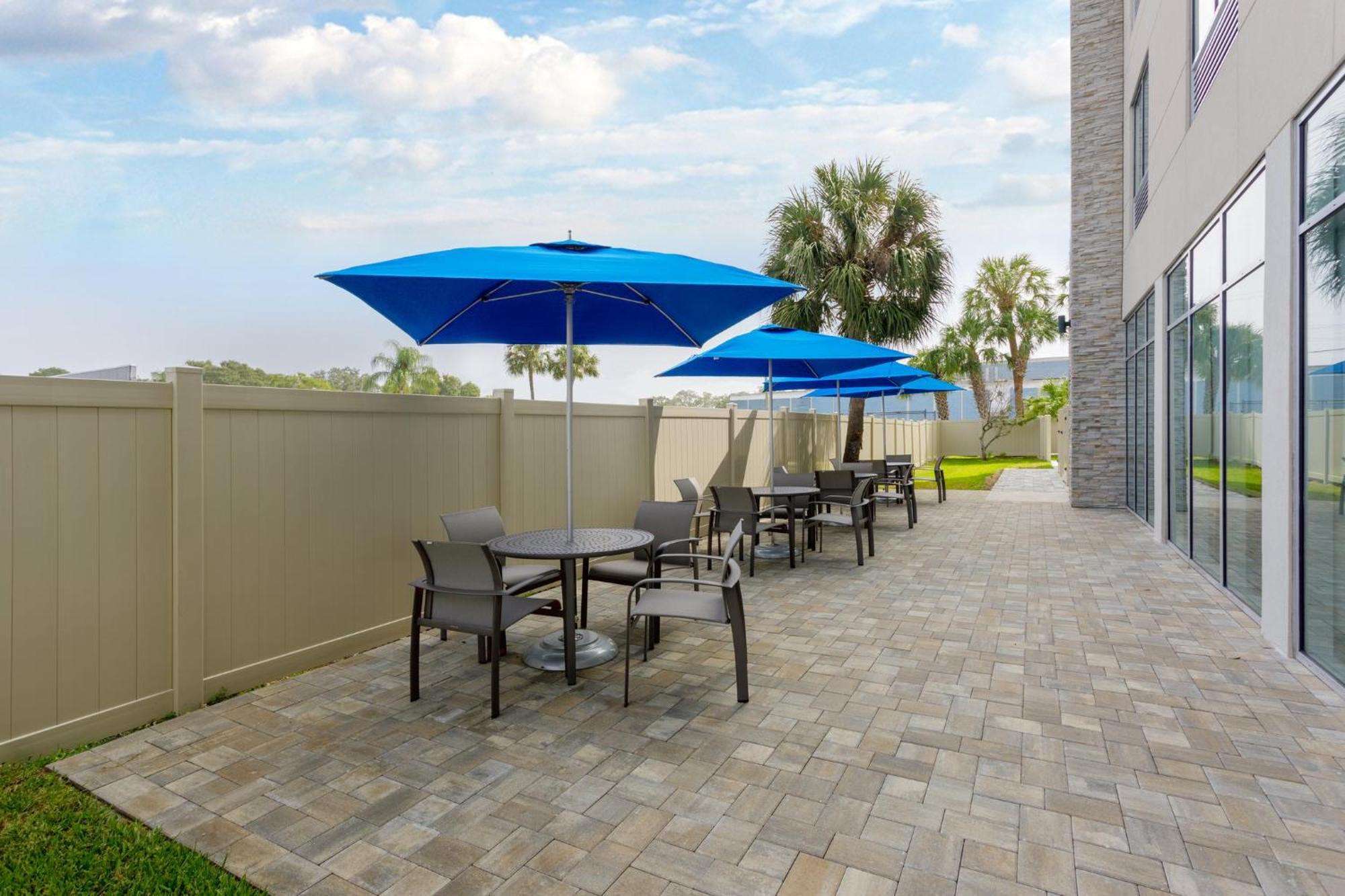 Holiday Inn Express & Suites Tampa Stadium - Airport Area By Ihg Buitenkant foto