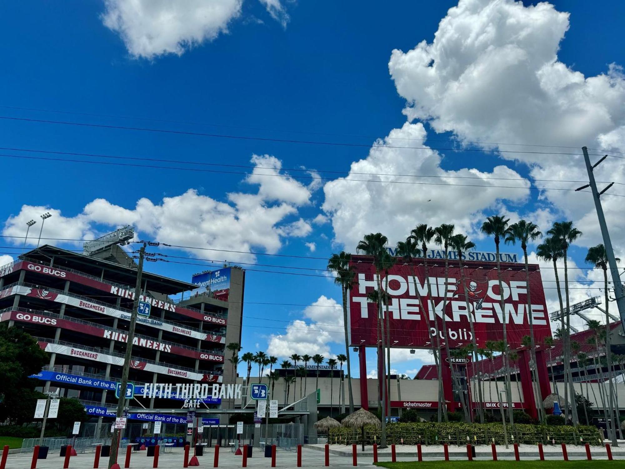 Holiday Inn Express & Suites Tampa Stadium - Airport Area By Ihg Buitenkant foto